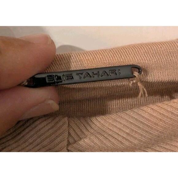 Elie Tahari Sleeveless Top Blouse US M Nude Beige Ruched Back Mock Neck Ribbed - Picture 2 of 5